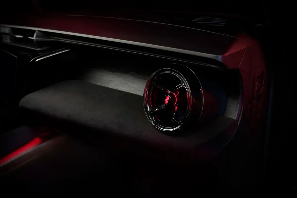 Elettronauti - Alfa Romeo Junior 54kWh - Rosso - Esterno - Vista anteriore a tre quarti