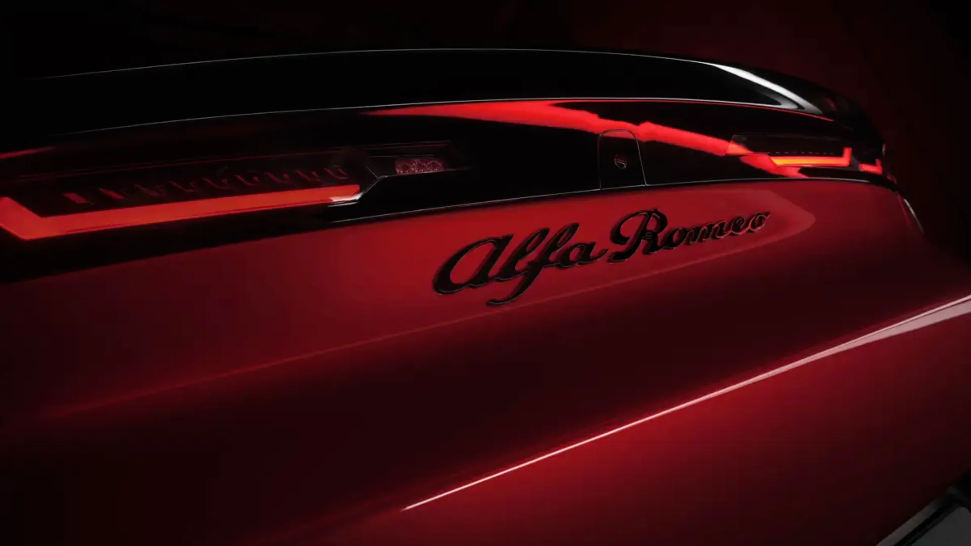 Elettronauti - Alfa Romeo Junior 54kWh - Rosso - Esterno - Vista anteriore a tre quarti