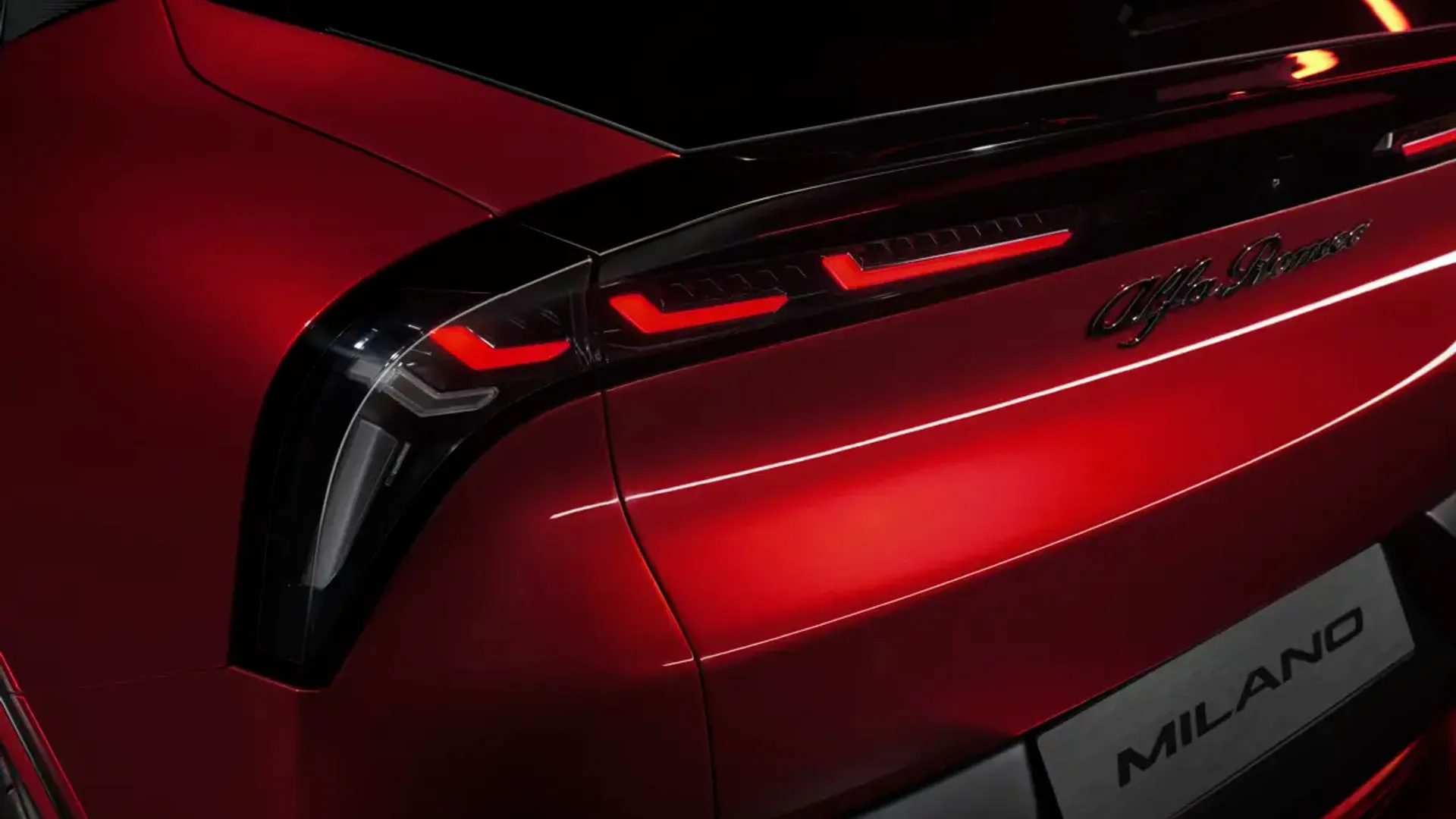 Elettronauti - Alfa Romeo Junior 54kWh - Rosso - Esterno - Vista posteriore