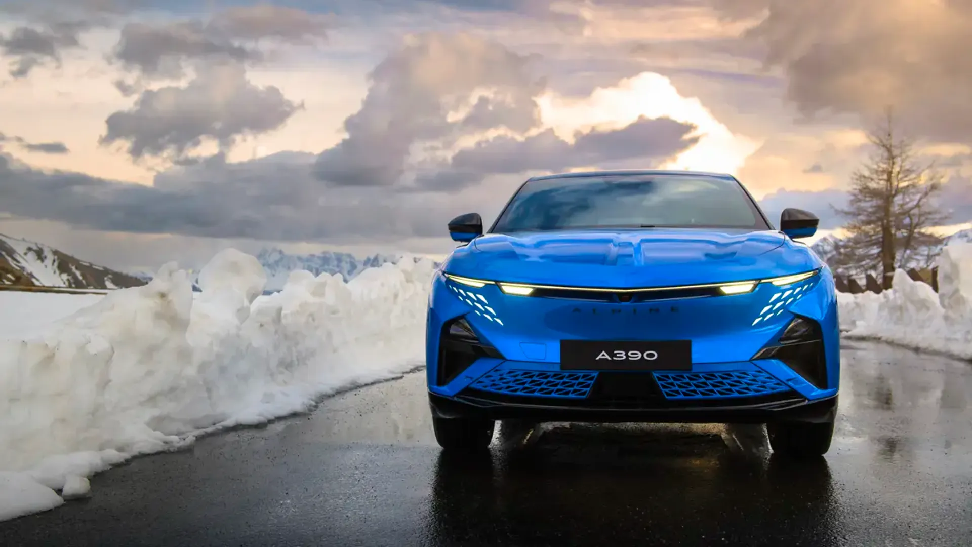 Elettronauti - Alpine A390 GT - Blu - Esterno - Vista anteriore a tre quarti