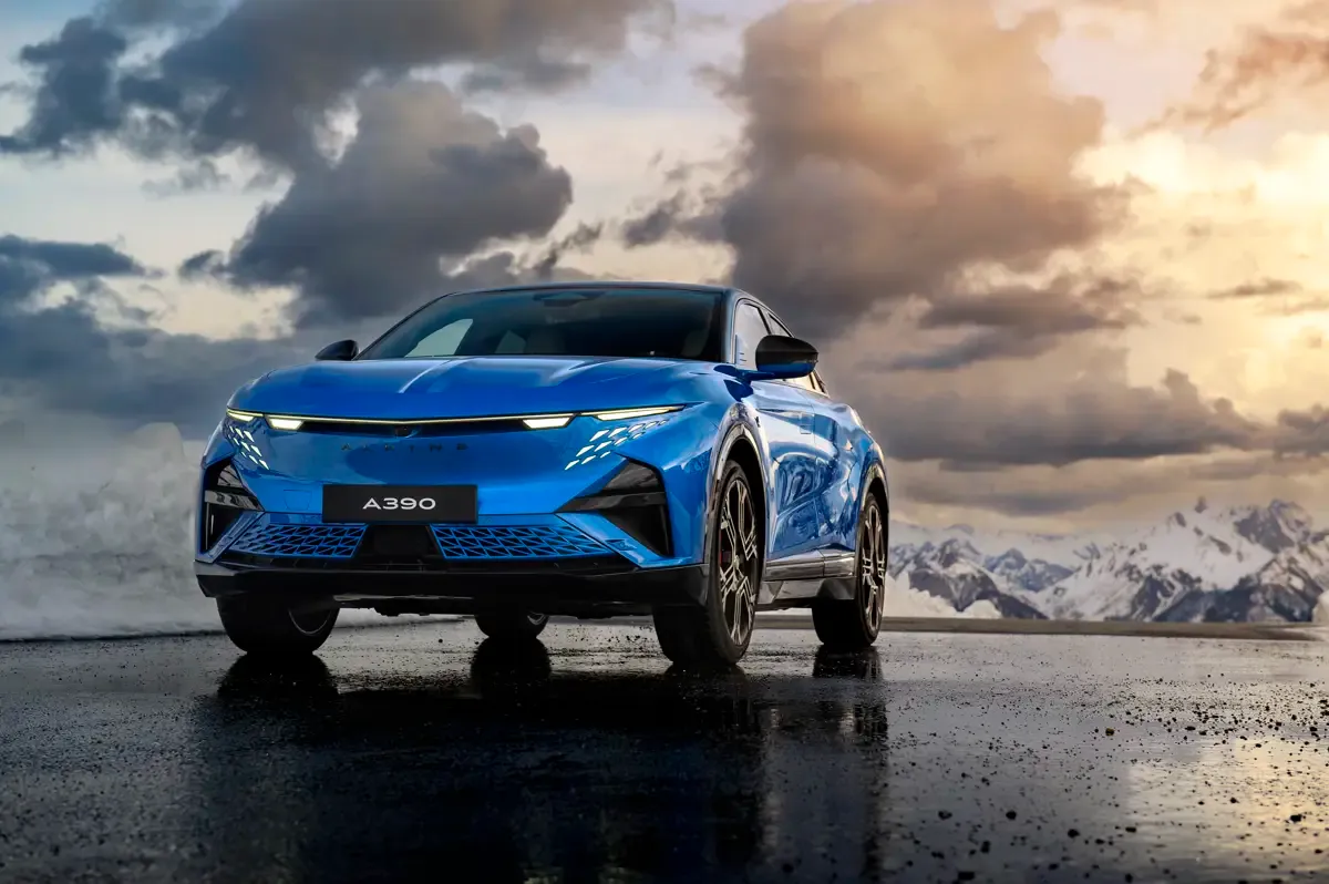 Elettronauti - Alpine A390 GT - Blu - Esterno - Vista anteriore a tre quarti