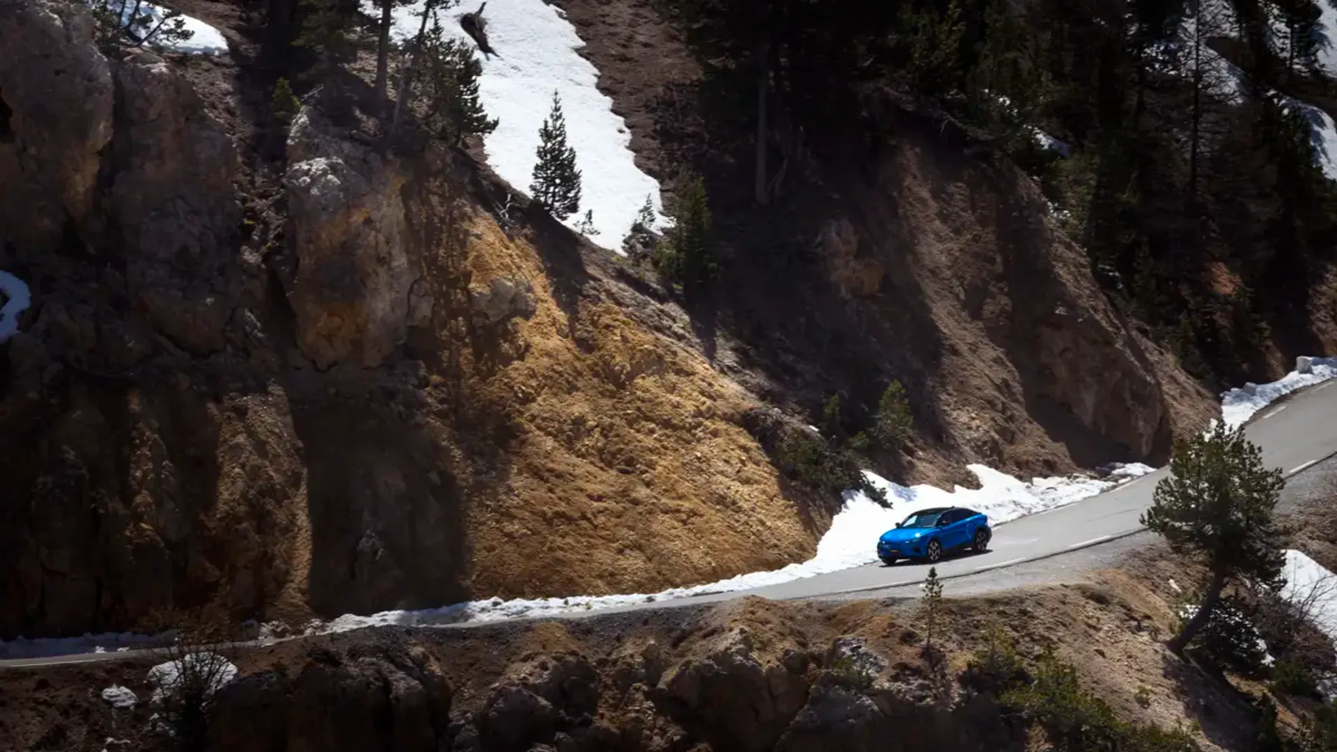 Elettronauti - Alpine A390 GT - Blu - Esterno - Vista anteriore a tre quarti