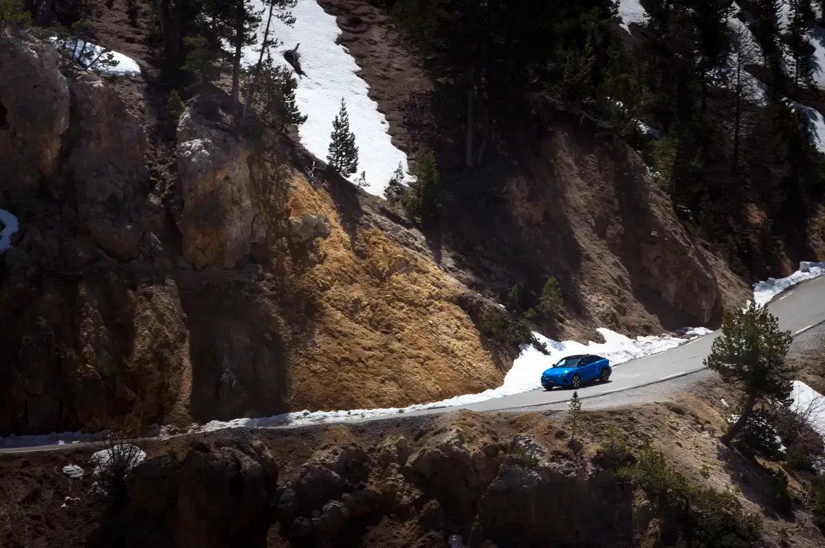 Elettronauti - Alpine A390 GT - Blu - Esterno - Vista anteriore a tre quarti