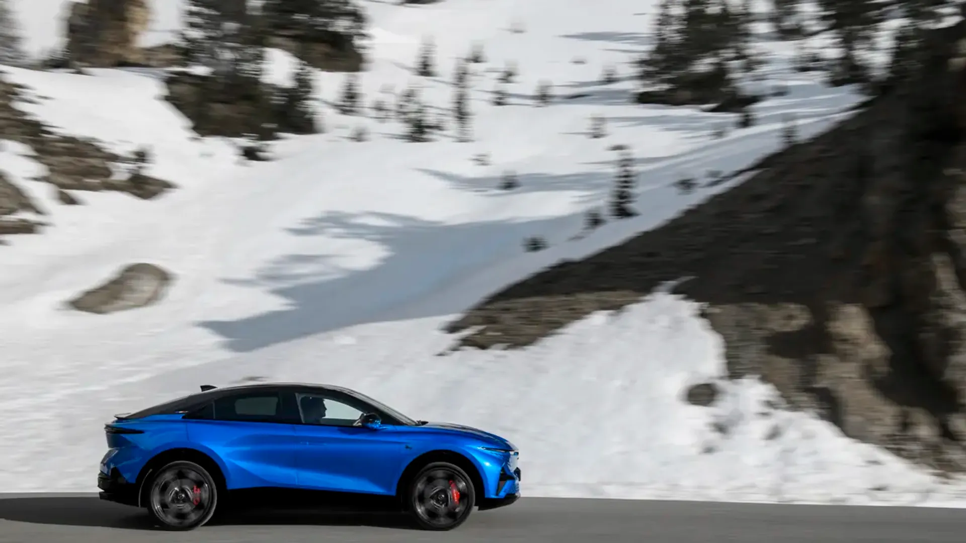 Elettronauti - Alpine A390 GT - Blu - Esterno - Vista anteriore a tre quarti