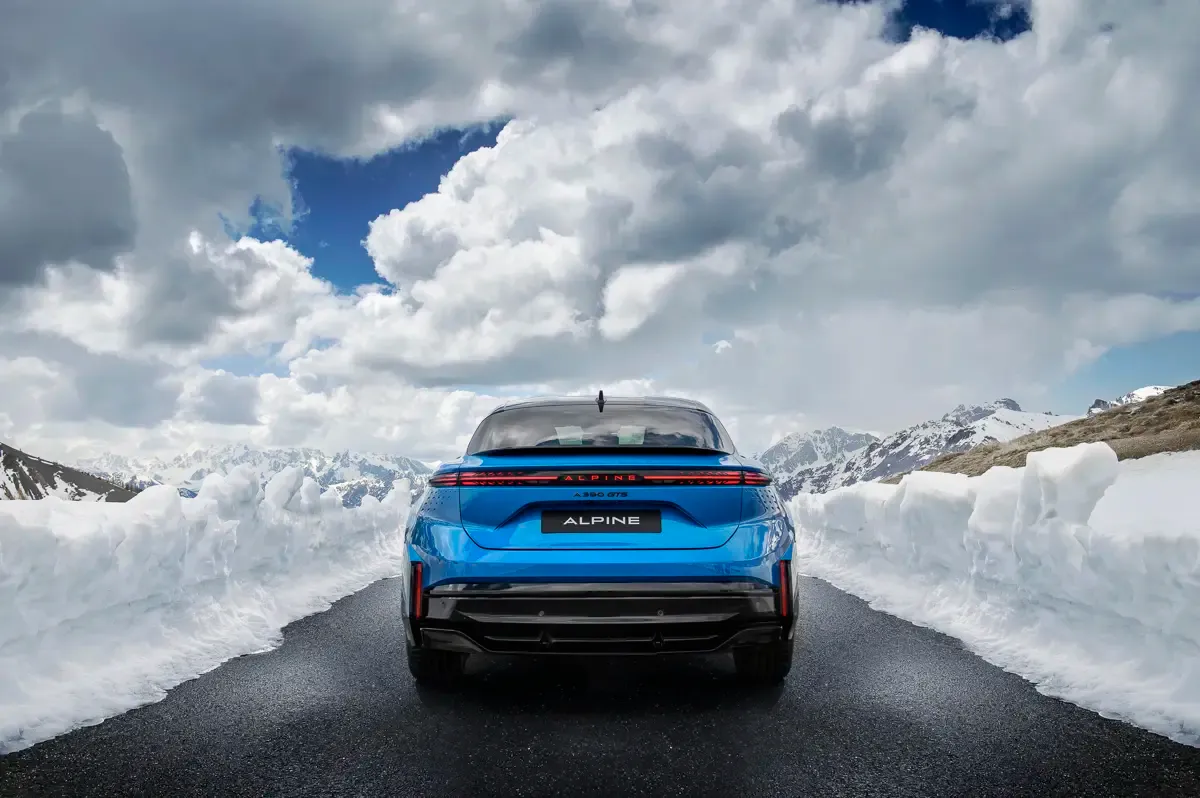 Elettronauti - Alpine A390 GT - Blu - Esterno - Vista anteriore a tre quarti