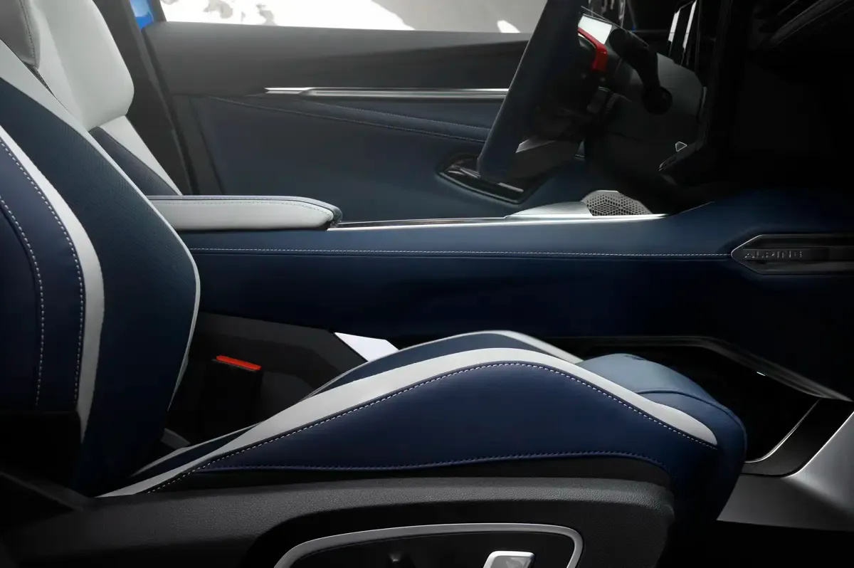 Elettronauti - Alpine A390 GT - Blu - Esterno - Vista anteriore a tre quarti