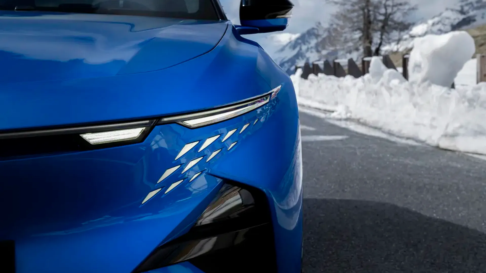 Elettronauti - Alpine A390 GT - Blu - Esterno - Vista anteriore a tre quarti