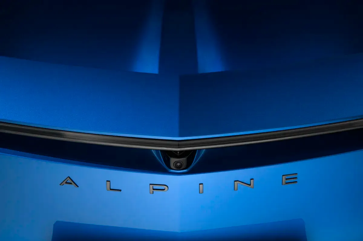 Elettronauti - Alpine A390 GT - Blu - Esterno - Vista anteriore a tre quarti