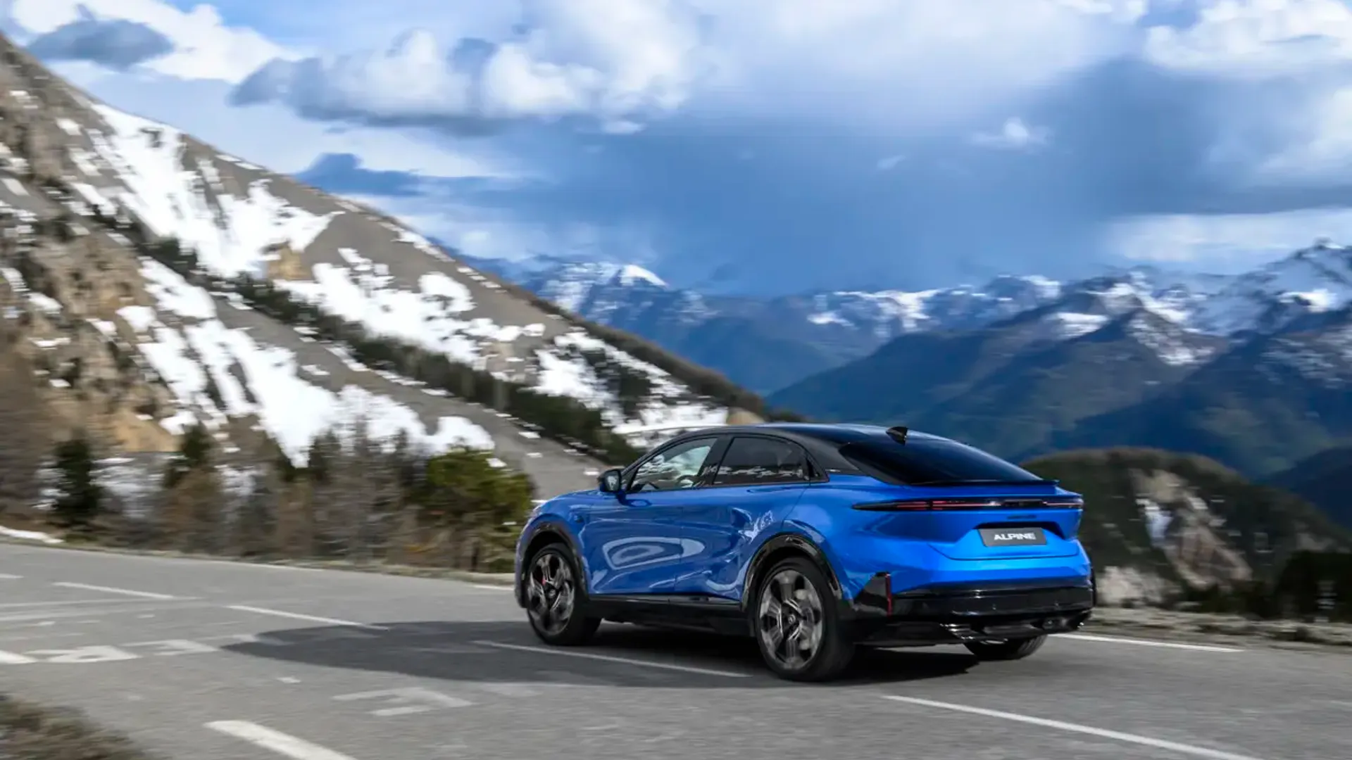 Elettronauti - Alpine A390 GT - Blu - Esterno - Vista anteriore a tre quarti