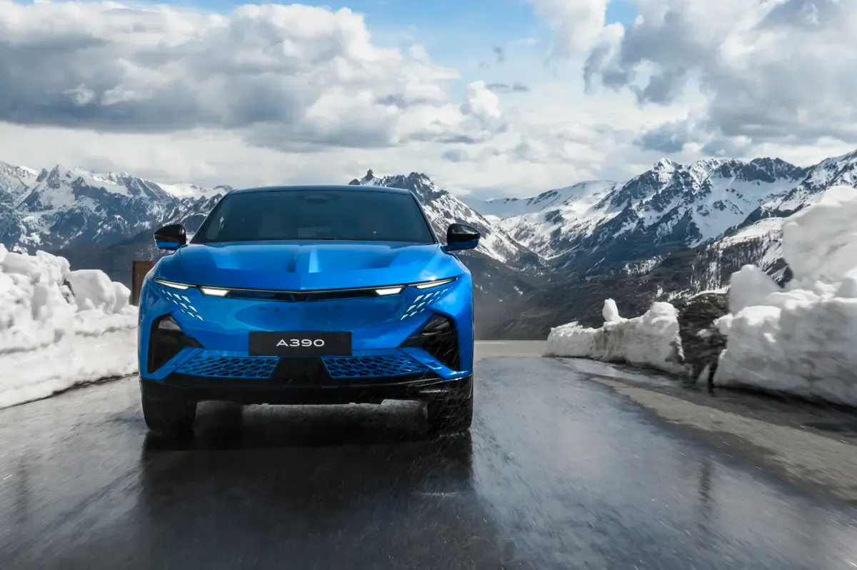 Elettronauti - Alpine A390 GT - Blu - Esterno - Vista anteriore a tre quarti