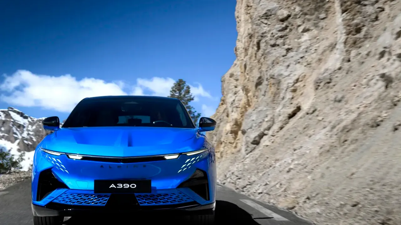 Elettronauti - Alpine A390 GT - Blu - Esterno - Vista anteriore a tre quarti