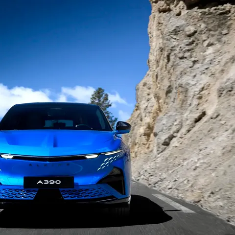 Elettronauti - Alpine A390 GT - Blu - Esterno - Vista anteriore a tre quarti