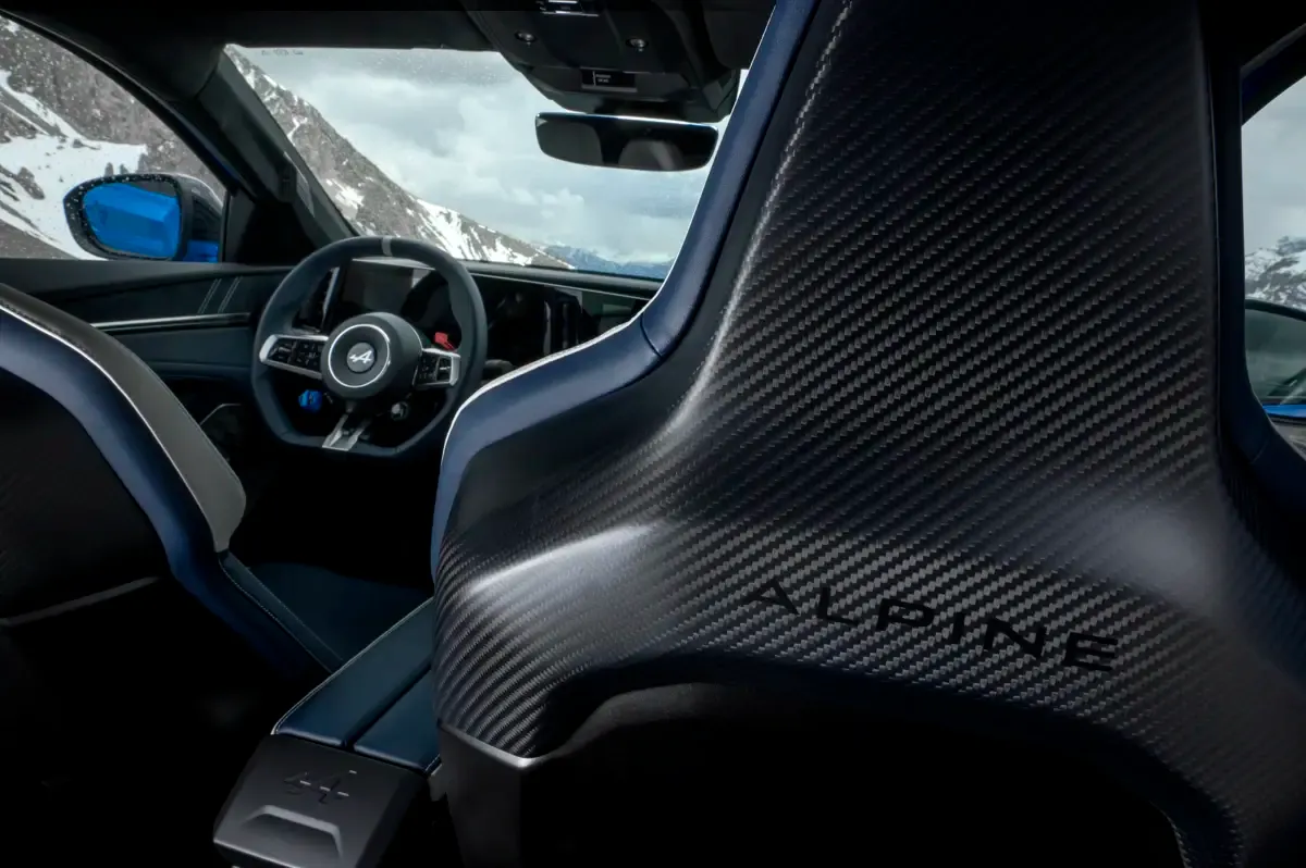 Elettronauti - Alpine A390 GT - Blu - Esterno - Vista anteriore a tre quarti
