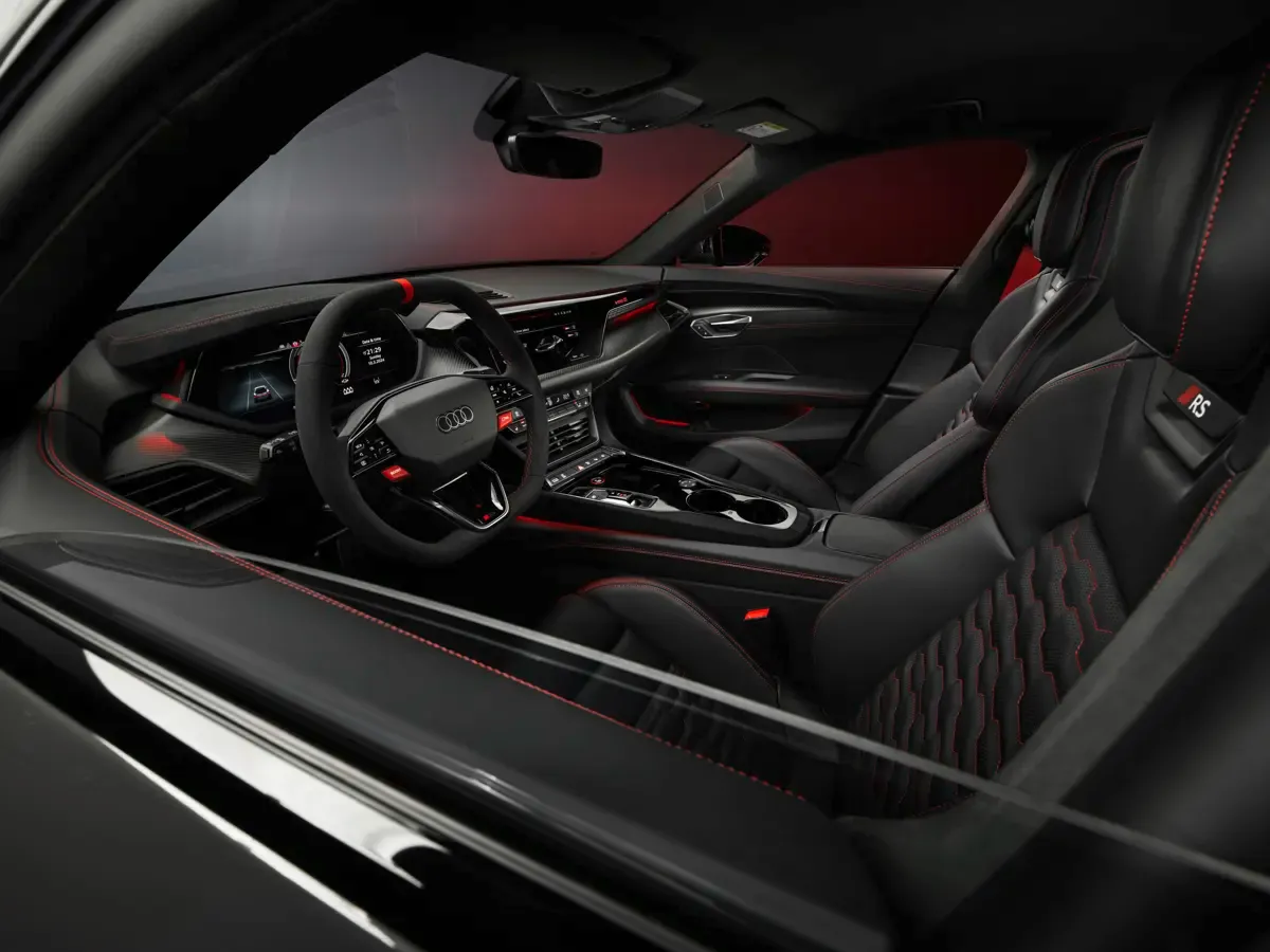 Elettronauti - Audi RS e-tron GT - Plancia - Vista della plancia