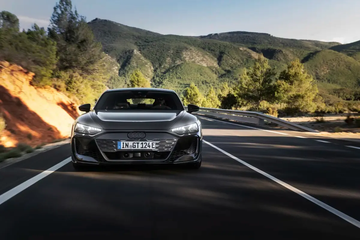 Elettronauti - Audi RS e-tron GT - Grigio - Esterno - Vista anteriore