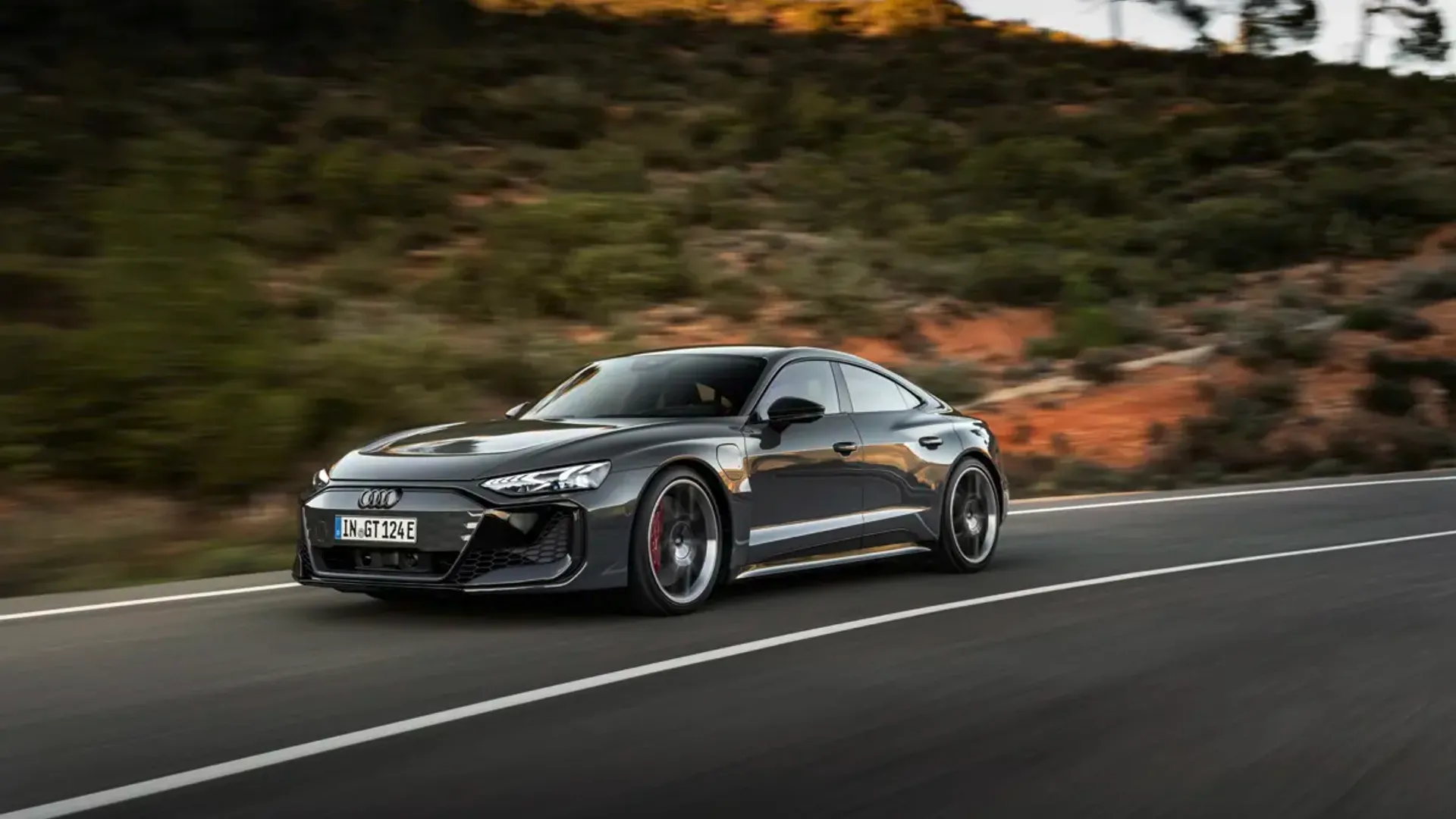 Elettronauti - Audi RS e-tron GT - Grigio - Esterno - Vista anteriore a tre quarti