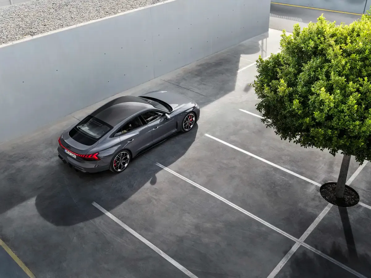 Elettronauti - Audi RS e-tron GT - Grigio - Esterno - Vista anteriore a tre quarti