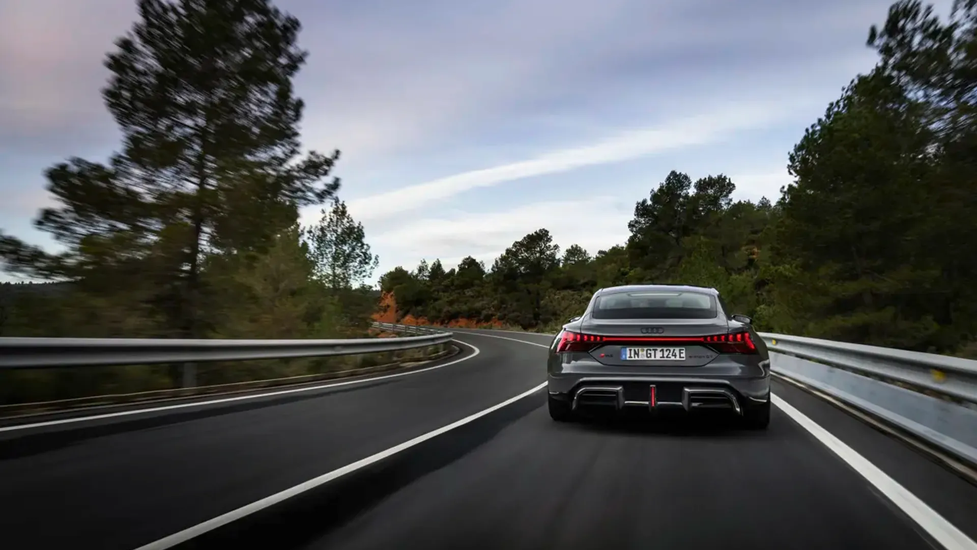 Elettronauti - Audi RS e-tron GT - Verde - Esterno - Vista anteriore a tre quarti