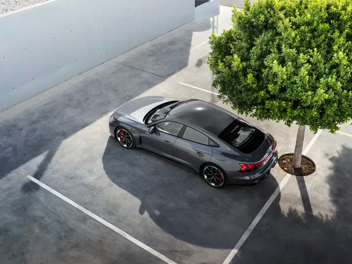 Elettronauti - Audi RS e-tron GT - Grigio - Esterno - Vista anteriore a tre quarti