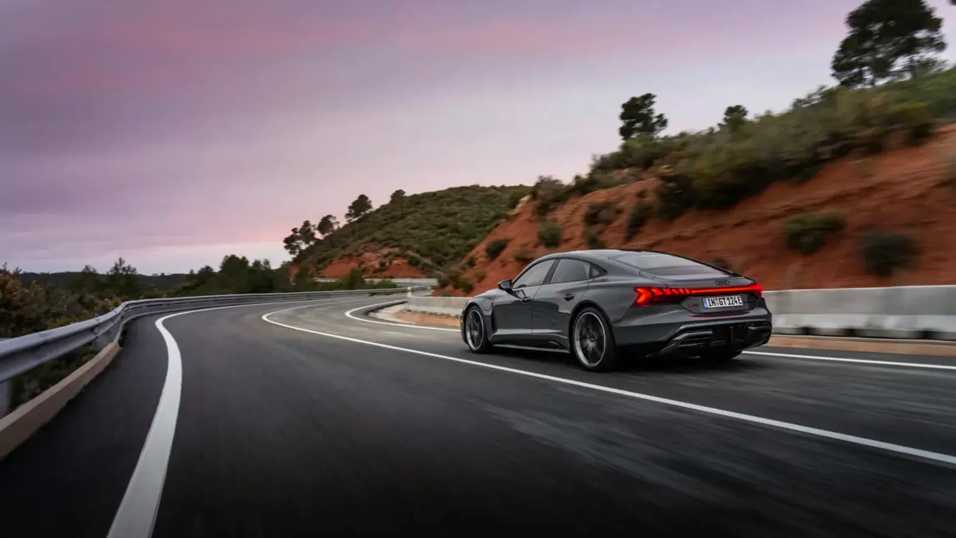 Elettronauti - Audi RS e-tron GT - Grigio - Esterno - Vista anteriore a tre quarti