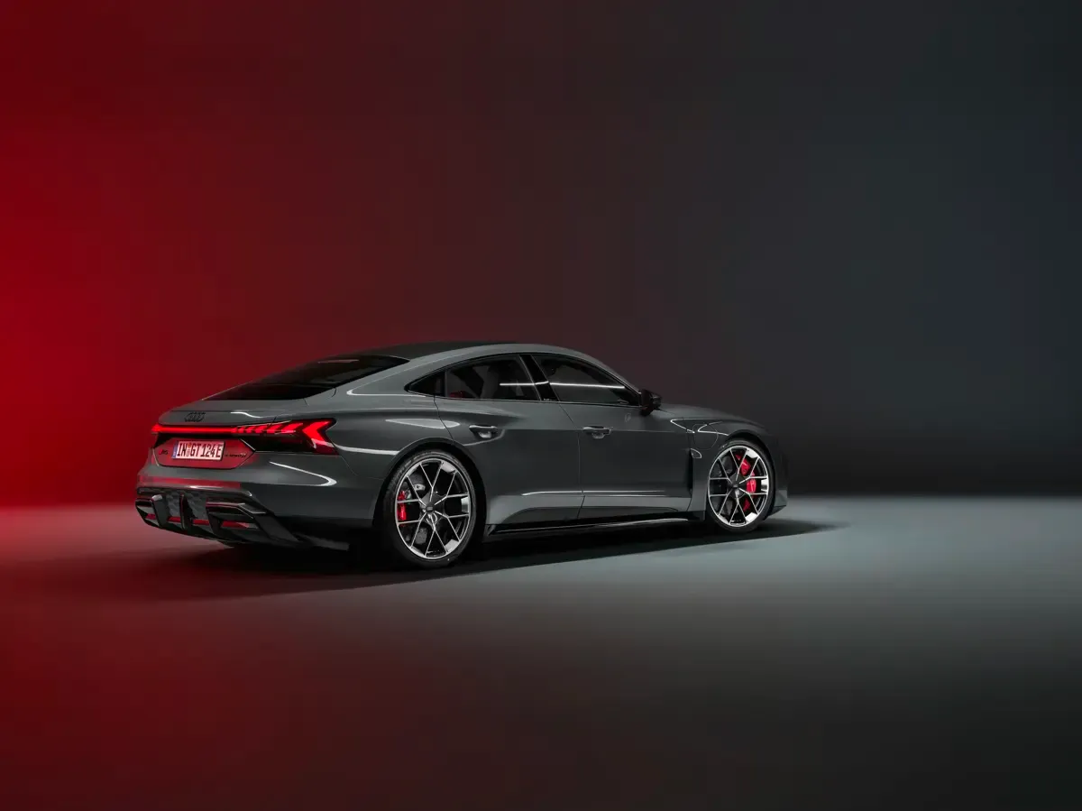 Elettronauti - Audi RS e-tron GT - Grigio - Esterno - Vista anteriore a tre quarti