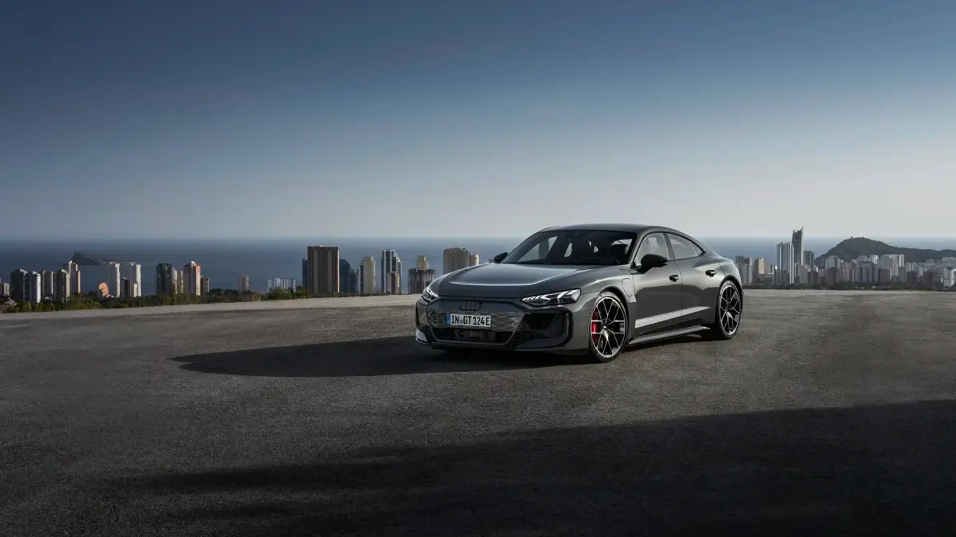 Elettronauti - Audi RS e-tron GT - Grigio - Esterno - Vista anteriore a tre quarti