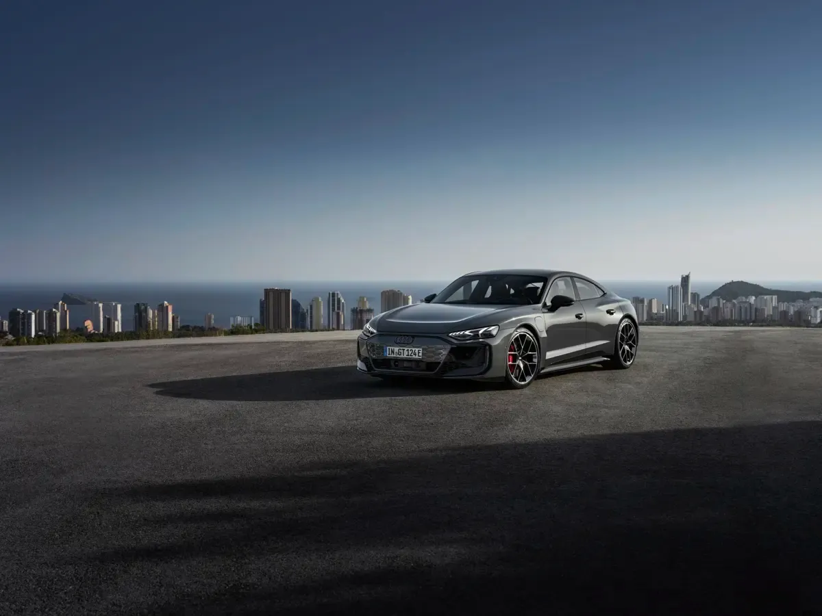 Elettronauti - Audi RS e-tron GT - Grigio - Esterno - Vista anteriore a tre quarti