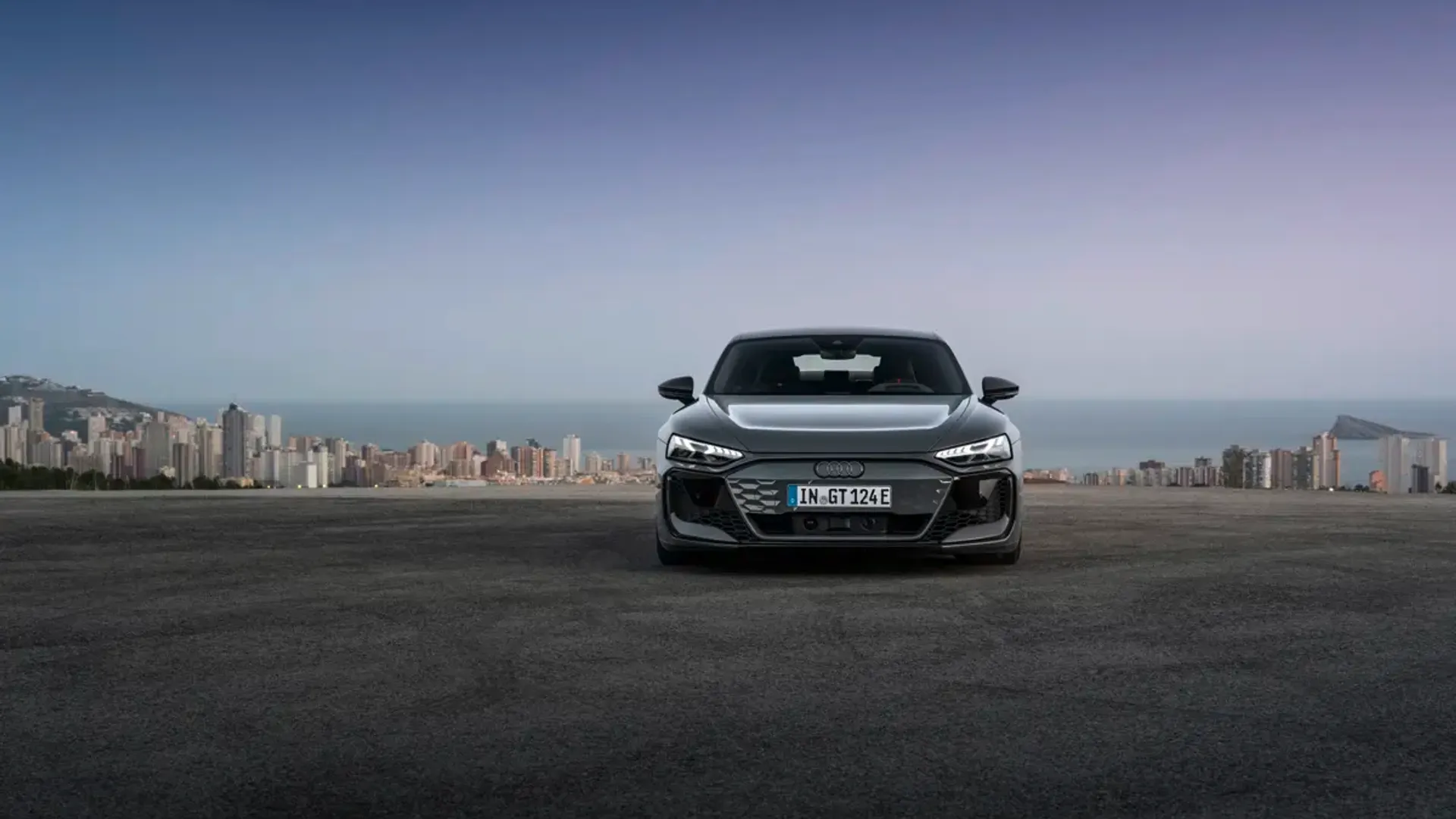 Elettronauti - Audi RS e-tron GT - Grigio - Esterno - Vista anteriore a tre quarti