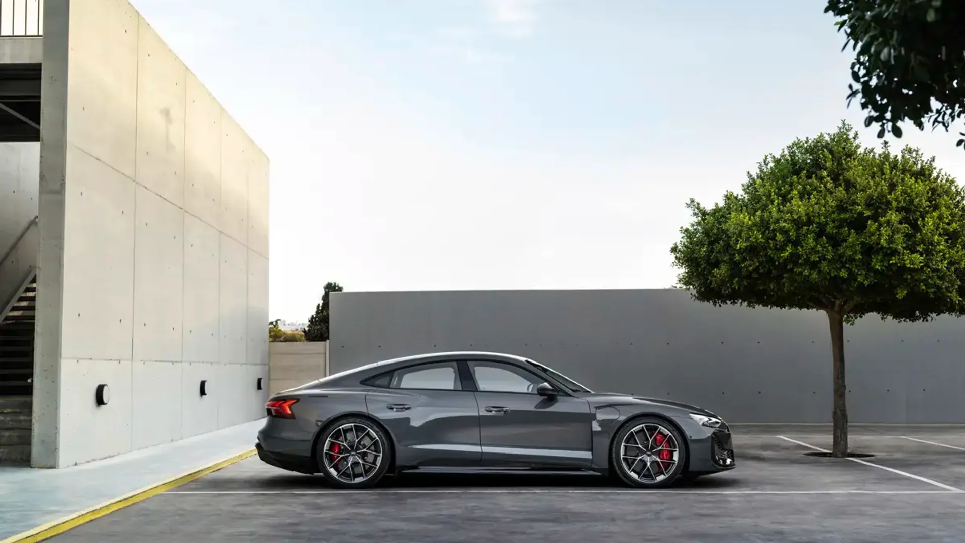 Elettronauti - Audi RS e-tron GT - Grigio - Esterno - Vista anteriore a tre quarti