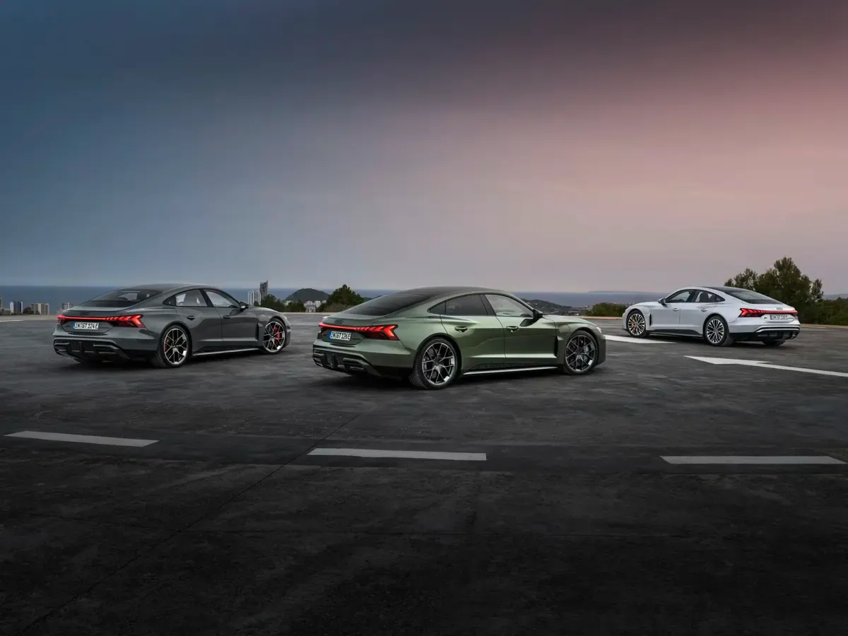 Elettronauti - Audi RS e-tron GT - Grigio - Esterno - Vista anteriore a tre quarti