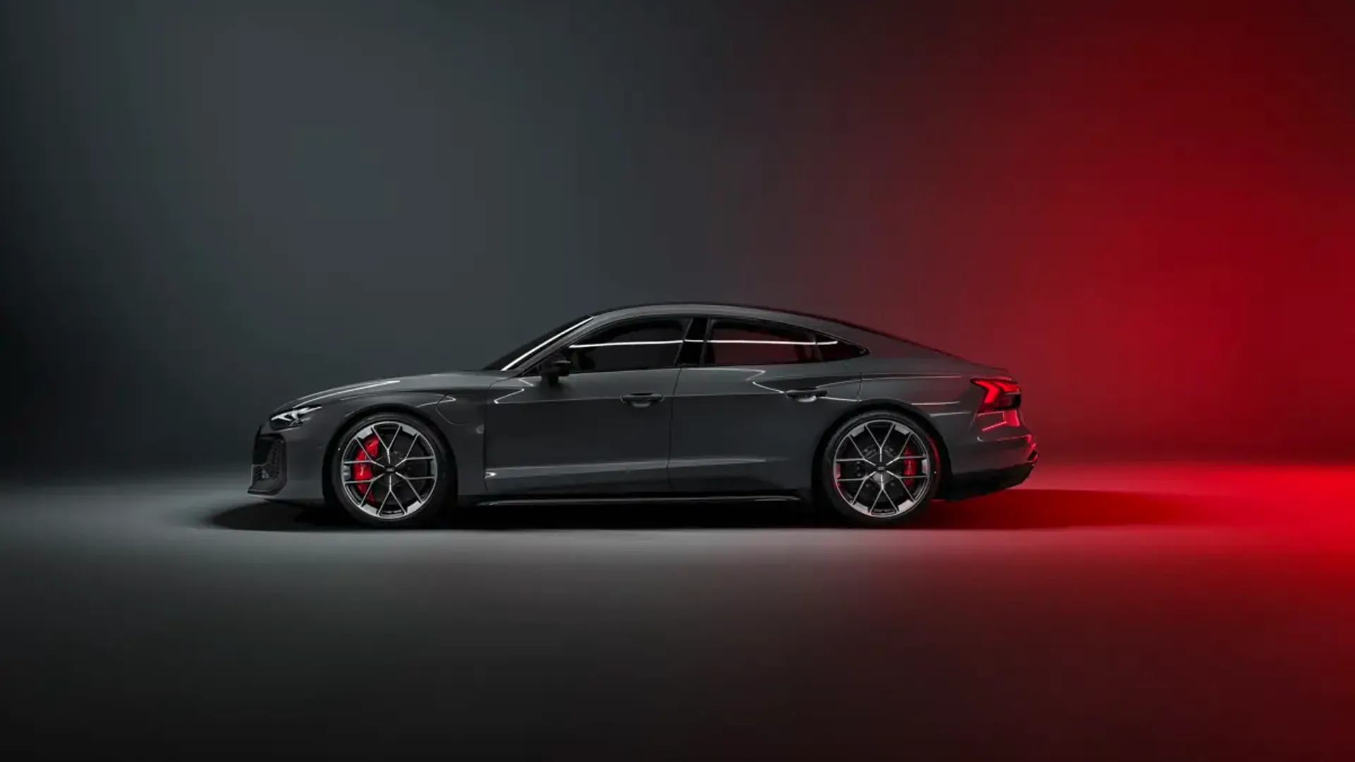Elettronauti - Audi RS e-tron GT - Grigio - Esterno - Vista anteriore a tre quarti