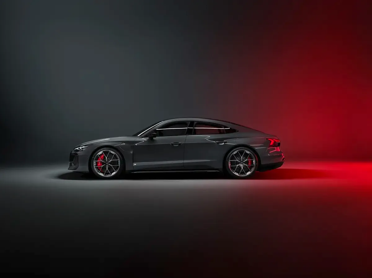 Elettronauti - Audi RS e-tron GT - Grigio - Esterno - Vista anteriore a tre quarti