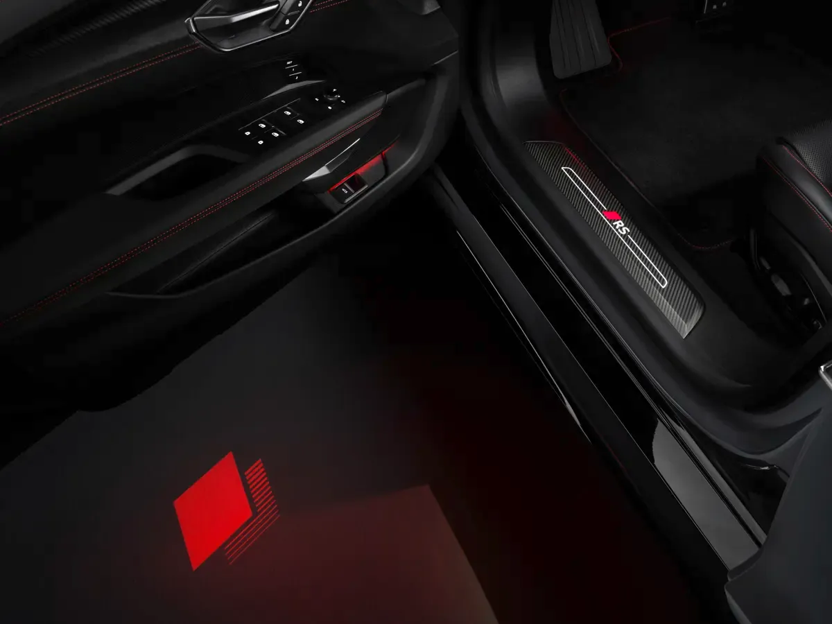 Elettronauti - Audi RS e-tron GT - Bianco - Esterno - Vista anteriore a tre quarti