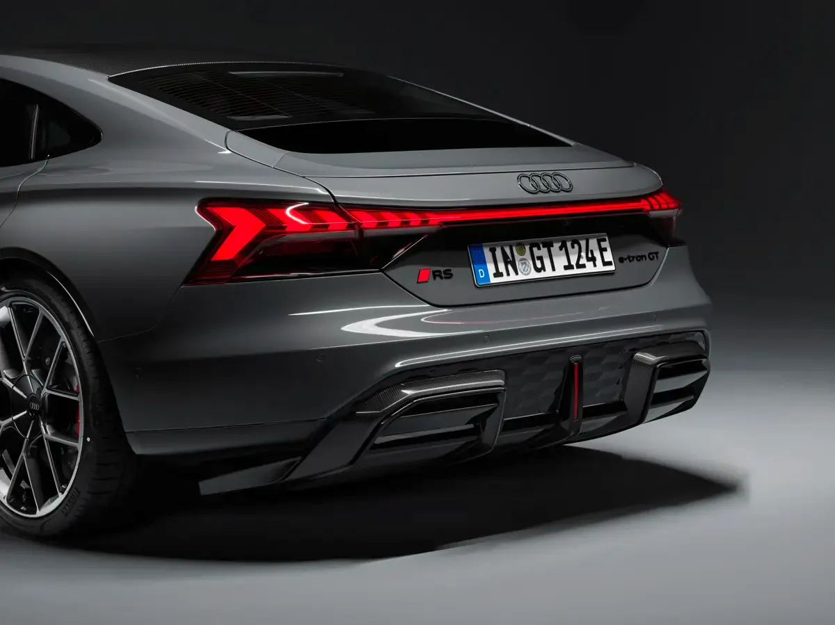 Elettronauti - Audi RS e-tron GT - Grigio - Esterno - Vista posteriore
