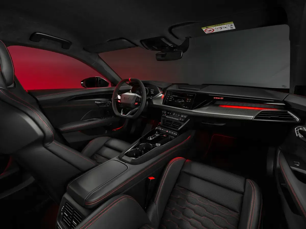 Elettronauti - Audi RS e-tron GT - Interni - Vista della plancia