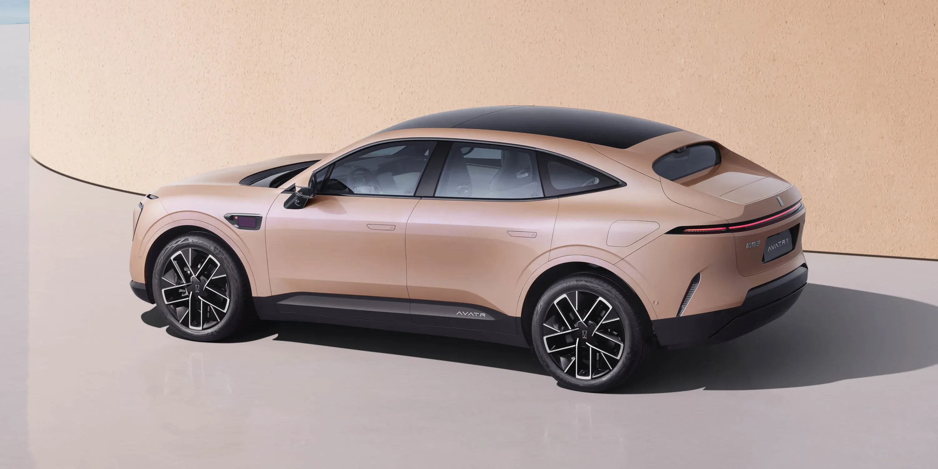 AVATR 11 AWD EV
