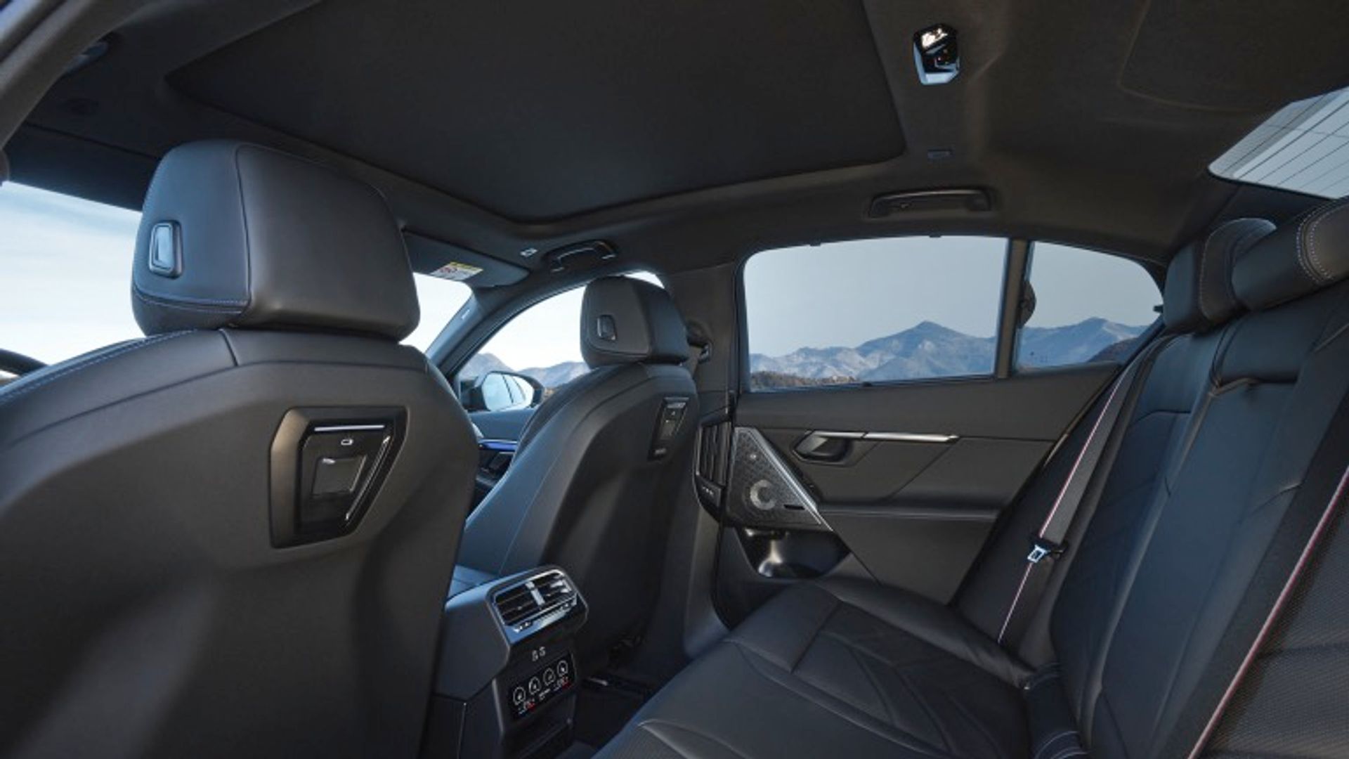 BMW i5 M60 xDrive Sedan (MY25)