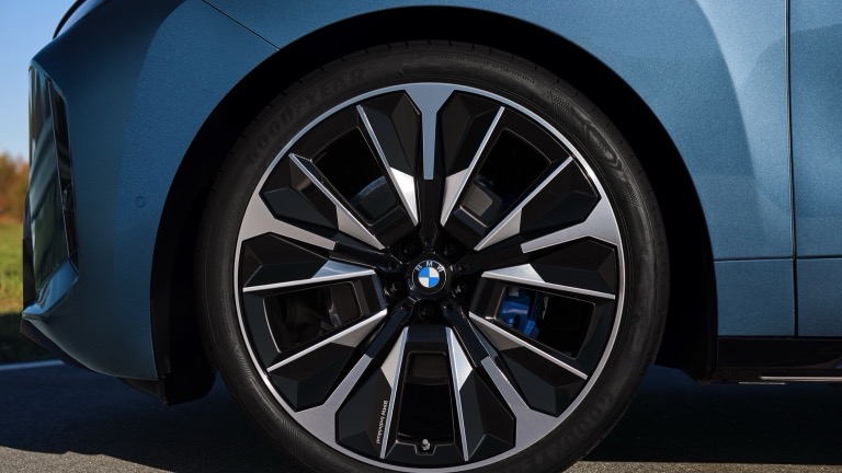 BMW iX xDrive45