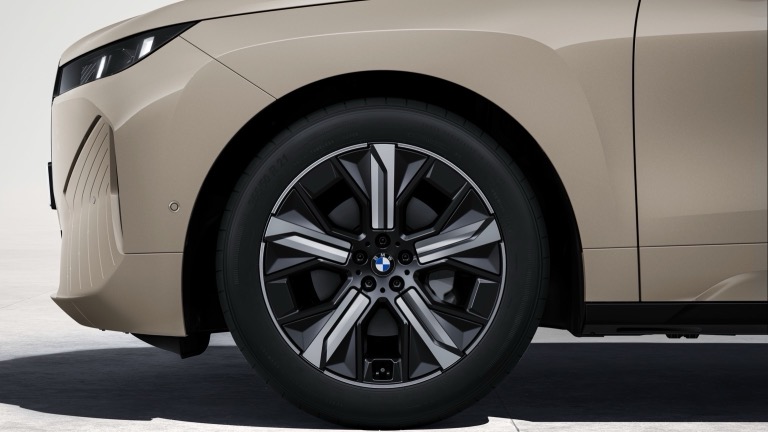 BMW iX xDrive60