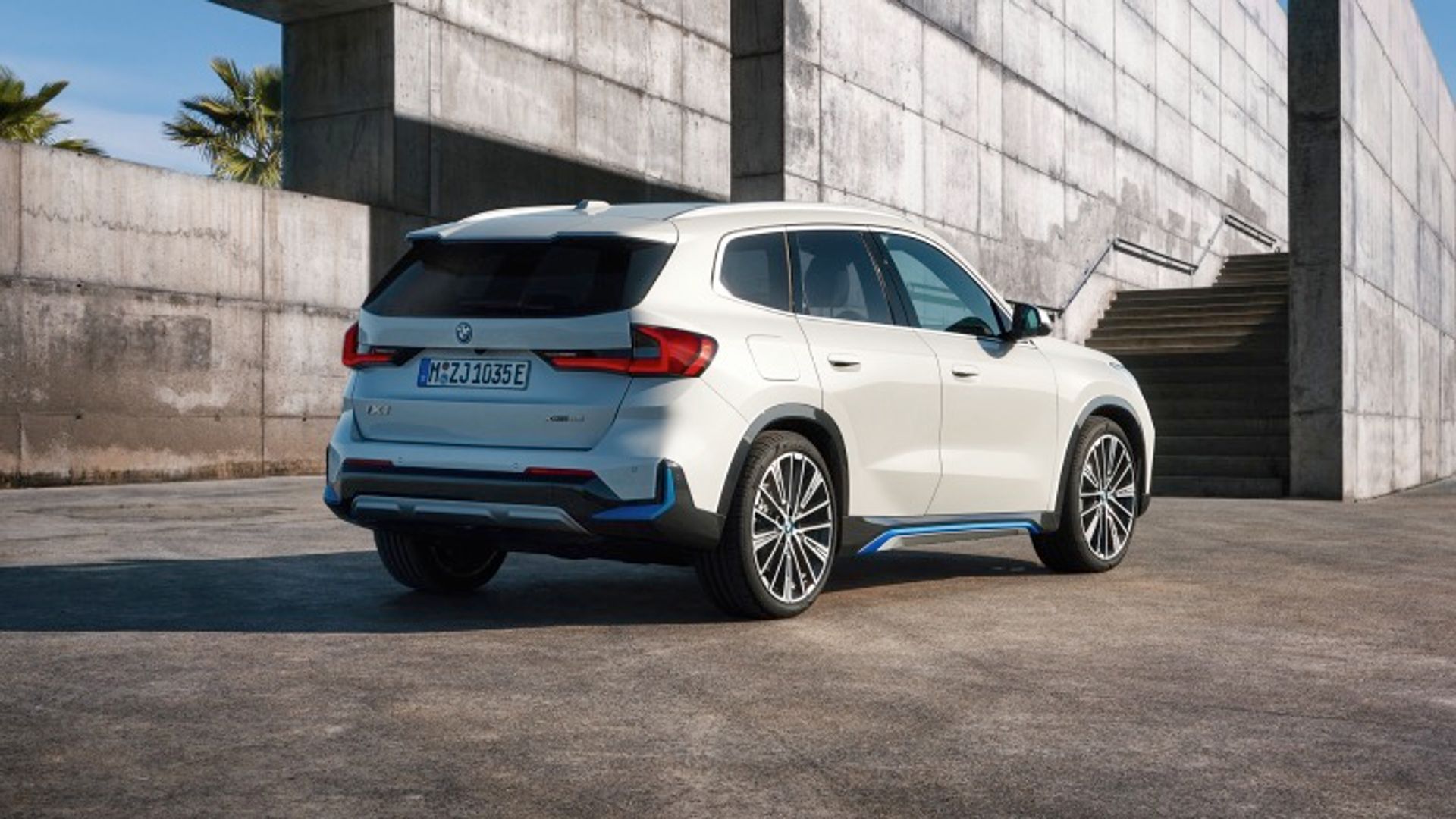 BMW iX1 xDrive30 (MY26)
