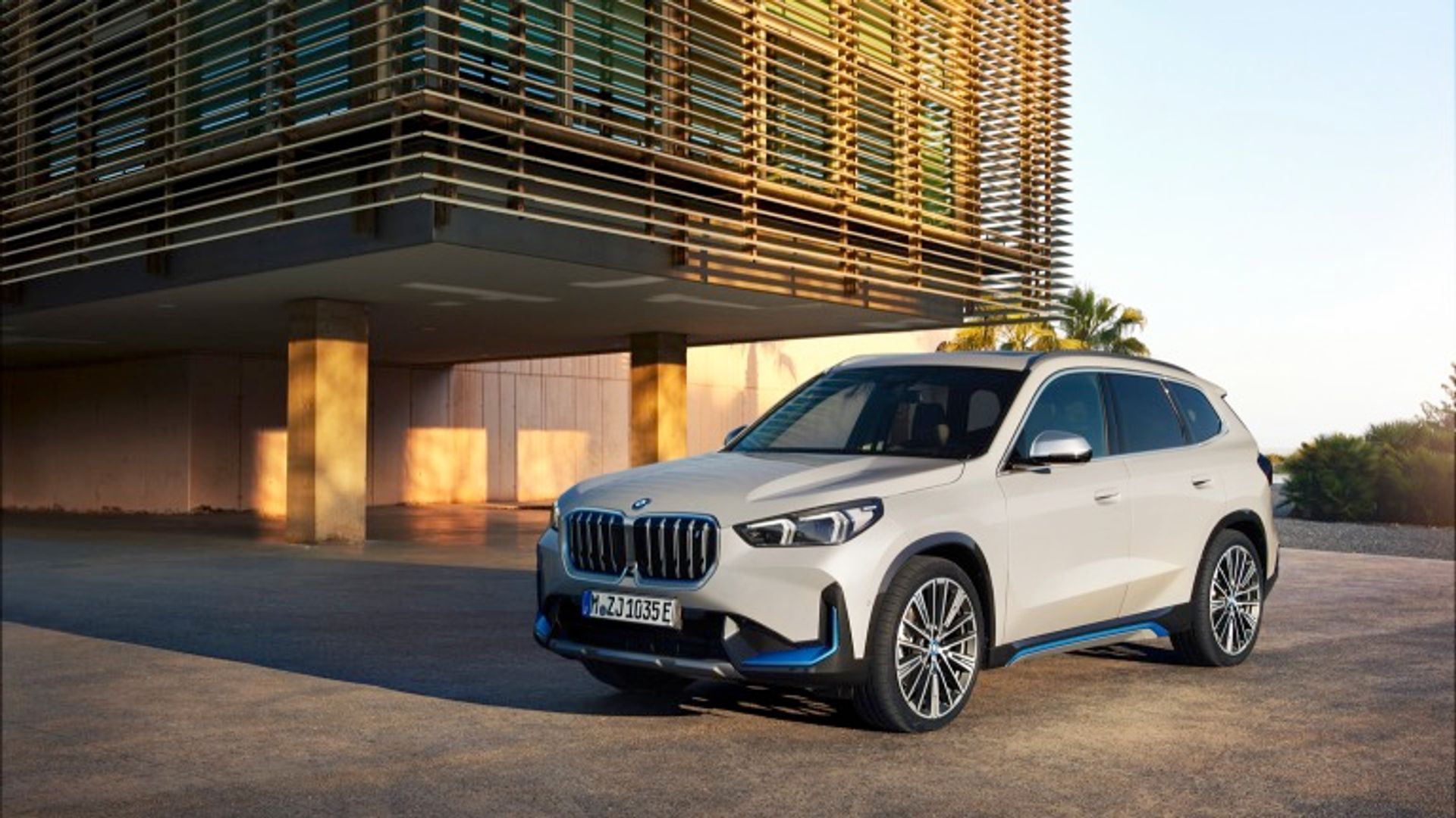 BMW iX1 xDrive30 (MY26)