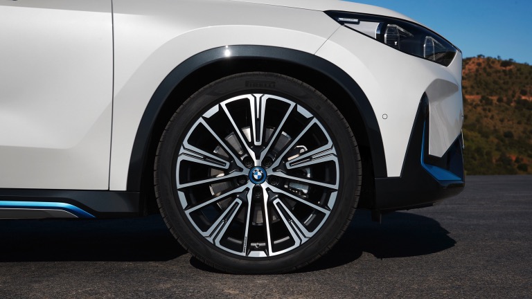 BMW iX1 xDrive30 (MY26)