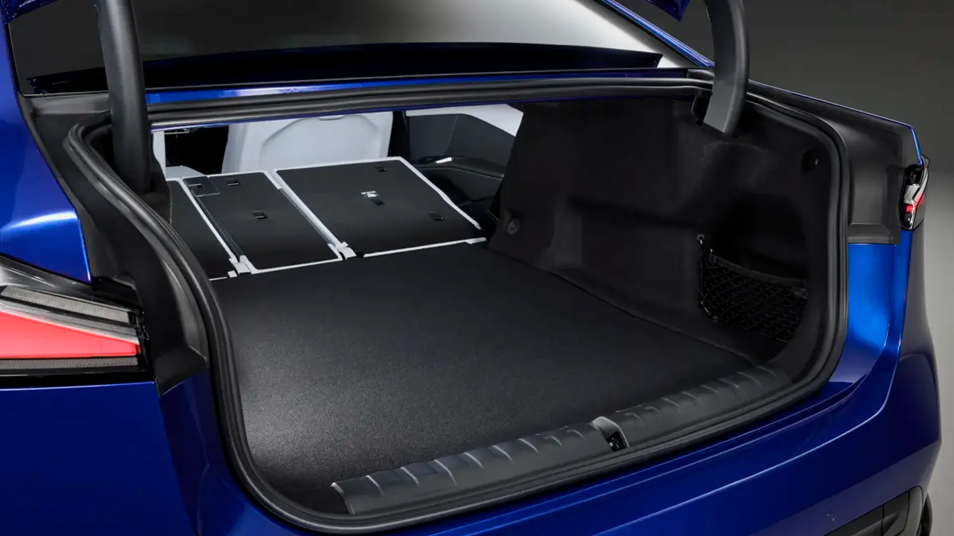 Elettronauti - BMW i3 50 xDrive - Vano di carico - Bagagliaio