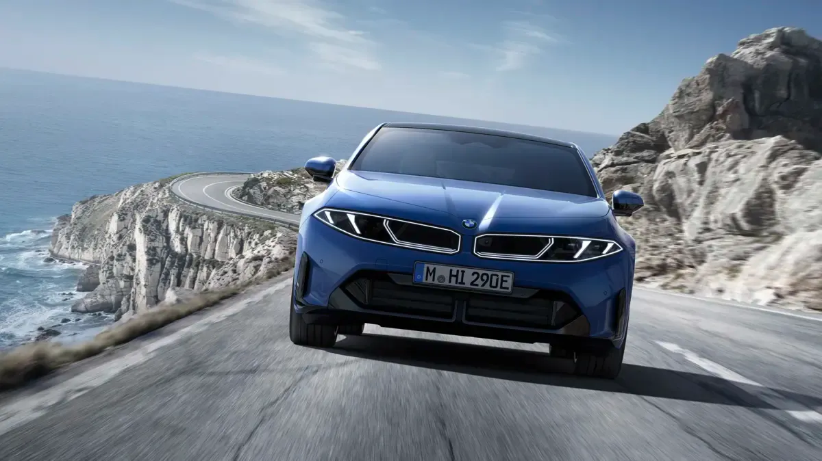 Elettronauti - BMW i3 50 xDrive - Nero - Esterno - Vista anteriore a tre quarti