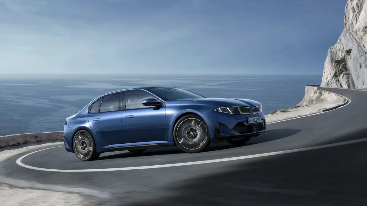 Elettronauti - BMW i3 50 xDrive - Grigio - Esterno - Vista anteriore a tre quarti