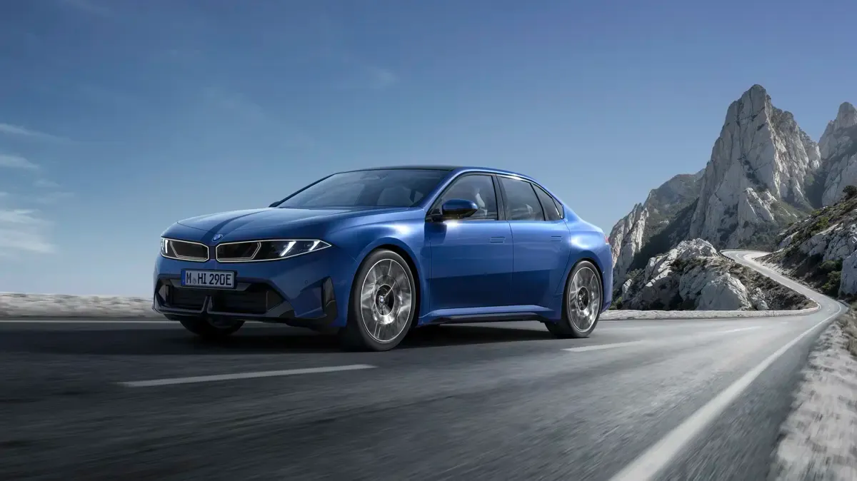 Elettronauti - BMW i3 50 xDrive - Bianco - Esterno - Vista anteriore a tre quarti