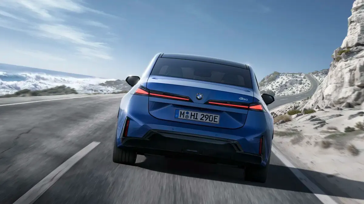 Elettronauti - BMW i3 50 xDrive - Bianco - Esterno - Vista anteriore a tre quarti