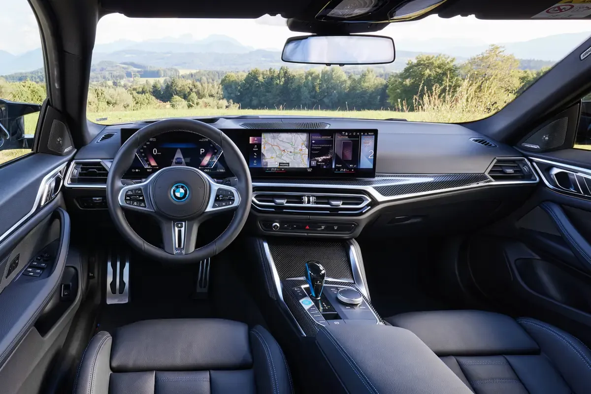 Elettronauti - BMW i4 M50 xDrive - Plancia - Vista della plancia