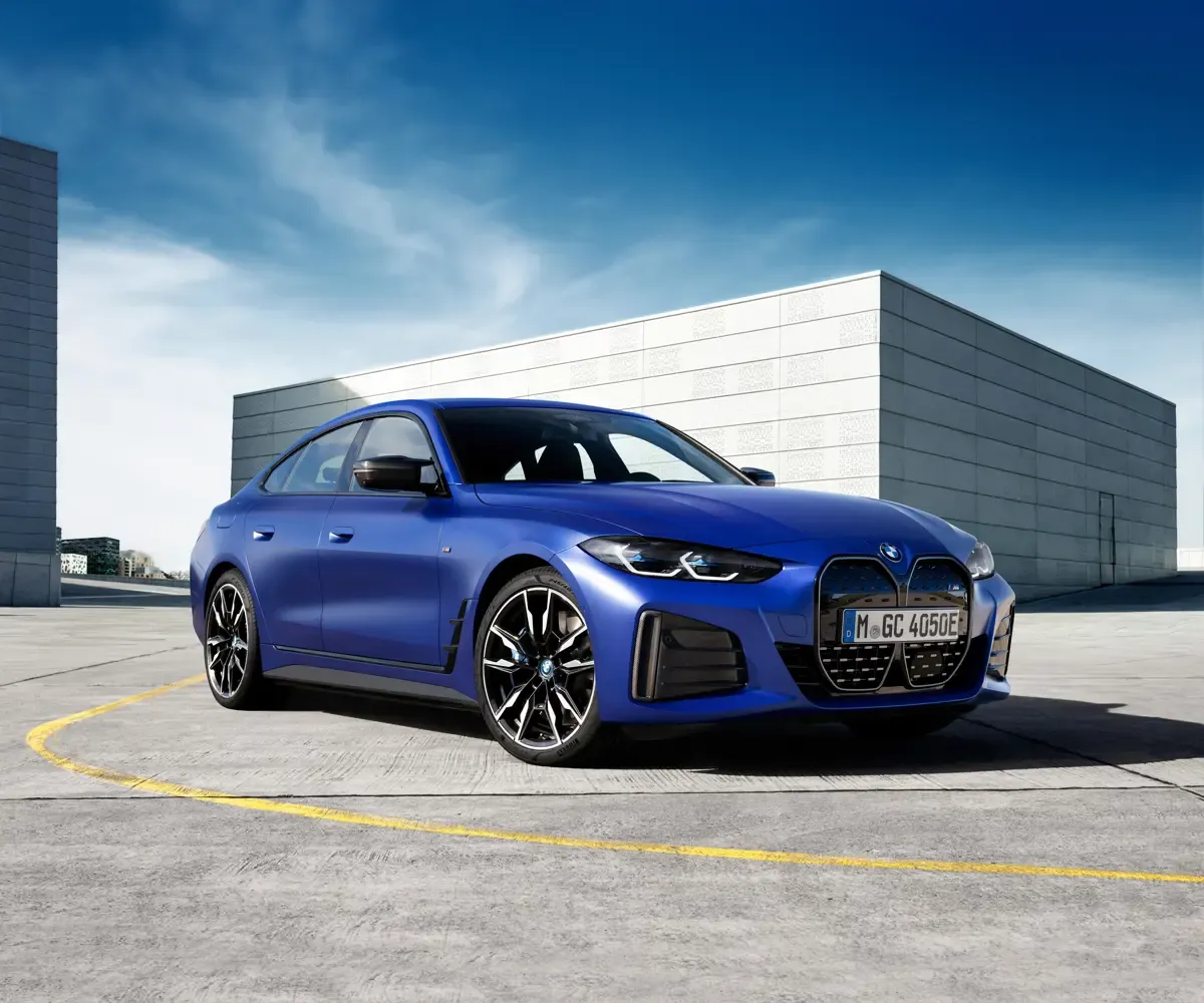 Elettronauti - BMW i4 M50 xDrive - Grigio - Esterno - Vista anteriore a tre quarti