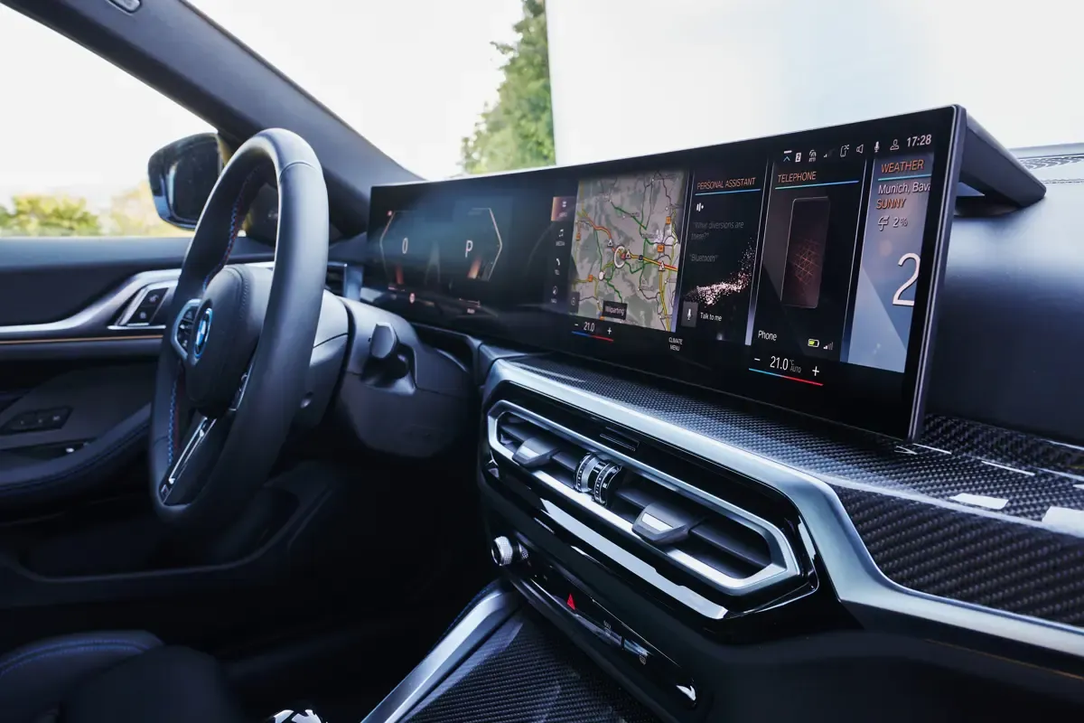 Elettronauti - BMW i4 M50 xDrive - Infotainment - Vista della plancia